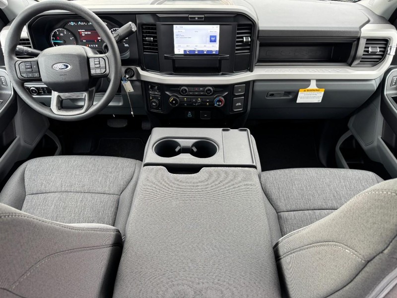 Ford Super Duty F-250 SRW Vehicle Image 06