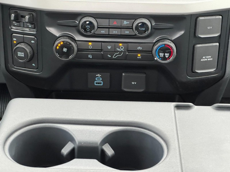 Ford Super Duty F-250 SRW Vehicle Image 09