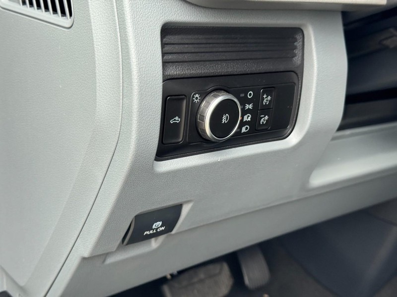 Ford Super Duty F-250 SRW Vehicle Image 12