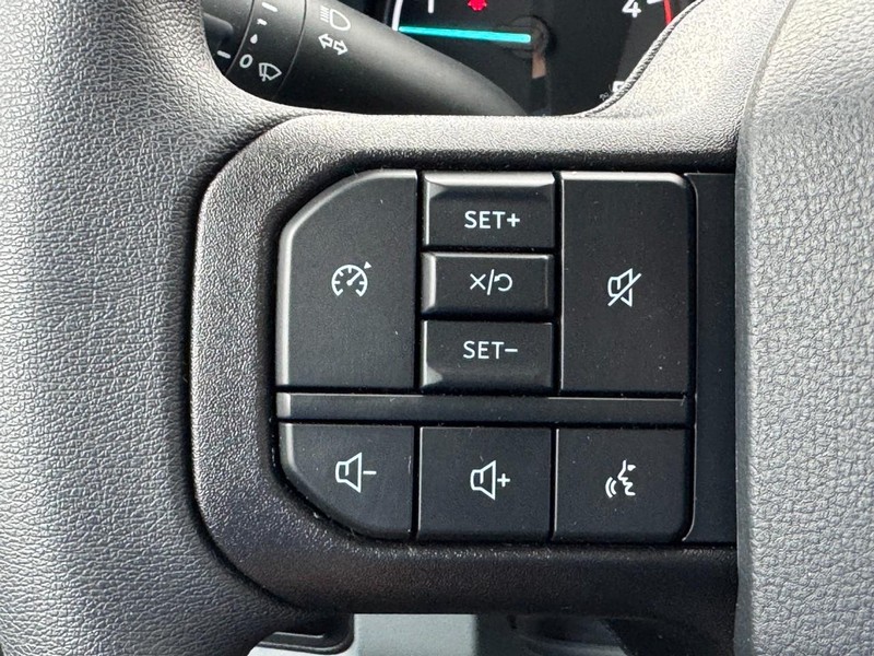 Ford Super Duty F-250 SRW Vehicle Image 13