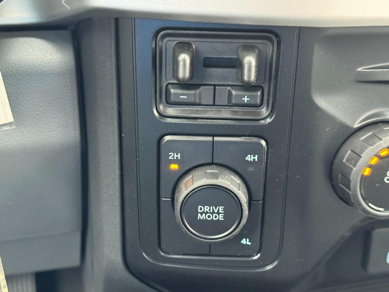 Ford Super Duty F-250 SRW Vehicle Image 15