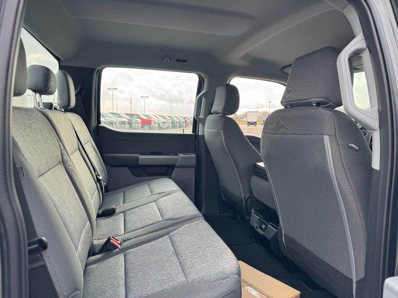 Ford Super Duty F-350 SRW Vehicle Image 06