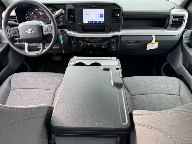 Ford Super Duty F-350 SRW Vehicle Image 07