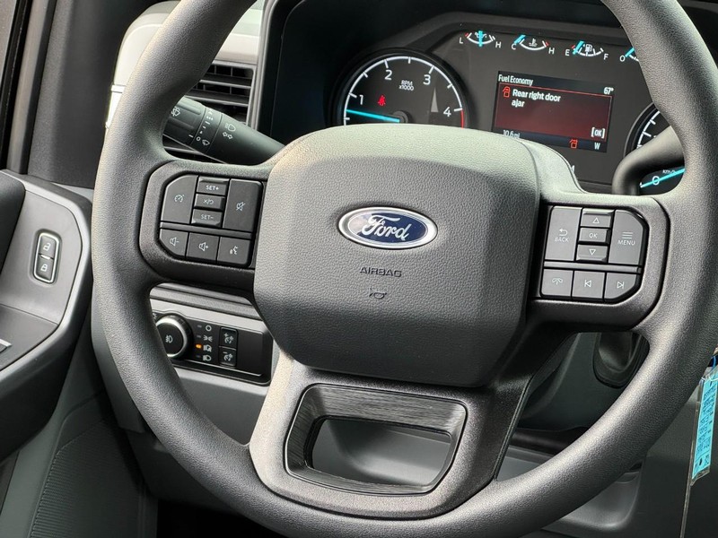 Ford Super Duty F-350 SRW Vehicle Image 08