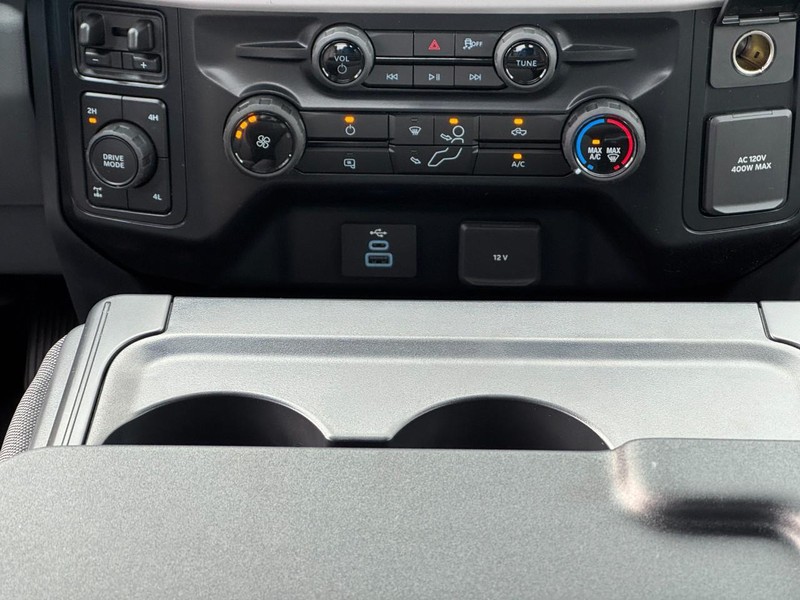 Ford Super Duty F-350 SRW Vehicle Image 10