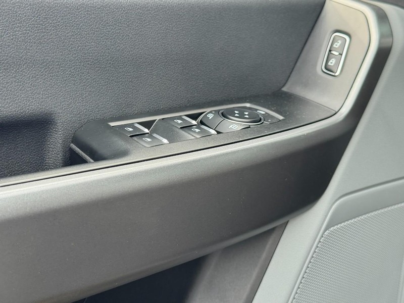 Ford Super Duty F-350 SRW Vehicle Image 12