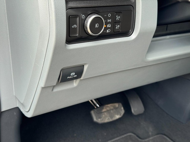 Ford Super Duty F-350 SRW Vehicle Image 13