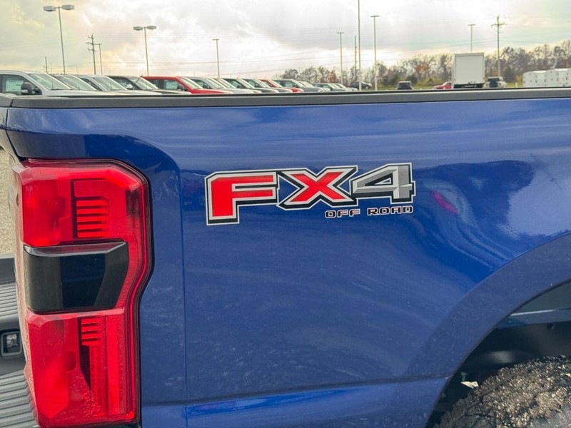 Ford Super Duty F-350 SRW Vehicle Image 04