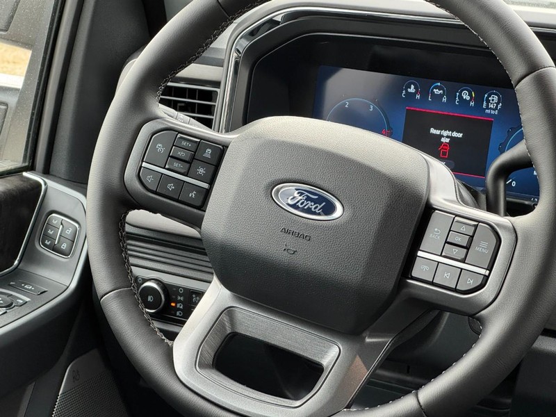 Ford Super Duty F-350 SRW Vehicle Image 08