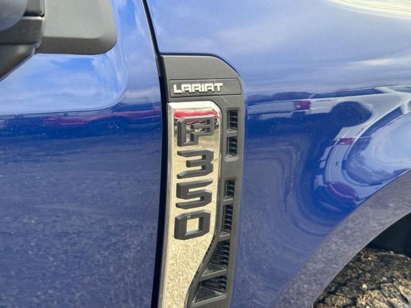 Ford Super Duty F-350 SRW Vehicle Image 12