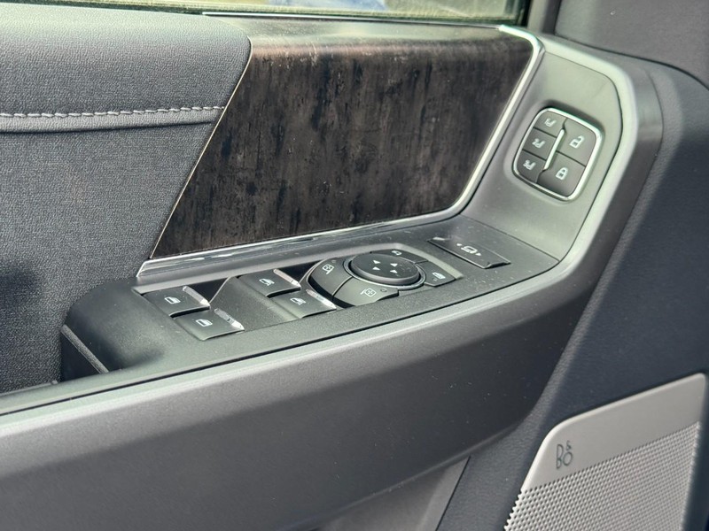 Ford Super Duty F-350 SRW Vehicle Image 13