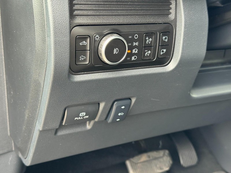 Ford Super Duty F-350 SRW Vehicle Image 14