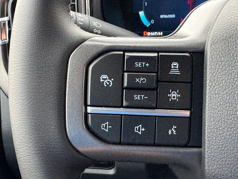 Ford Super Duty F-350 SRW Vehicle Image 15