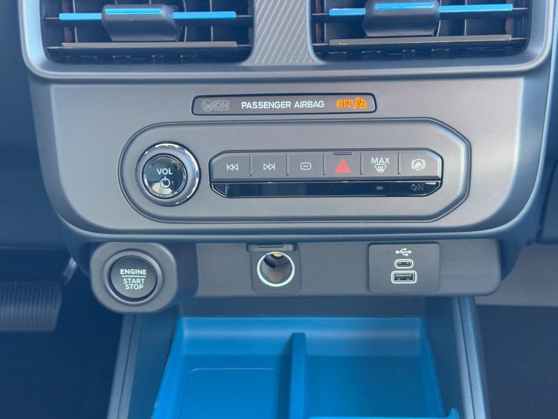 Ford Maverick Vehicle Image 09