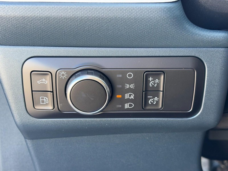 Ford Maverick Vehicle Image 11