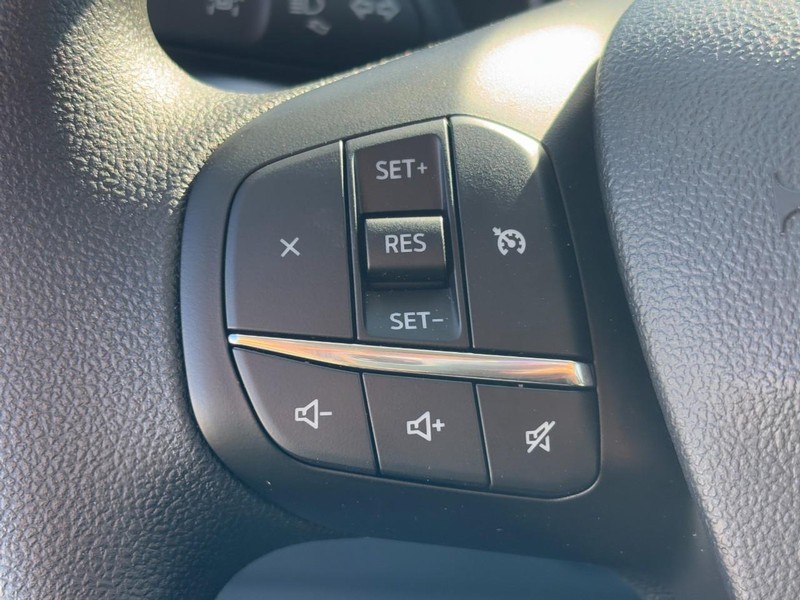 Ford Maverick Vehicle Image 12