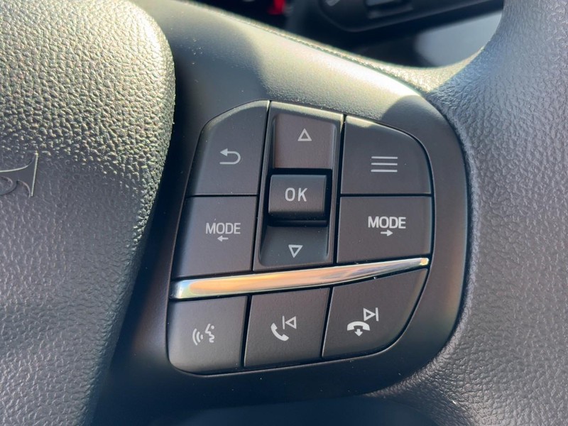 Ford Maverick Vehicle Image 13