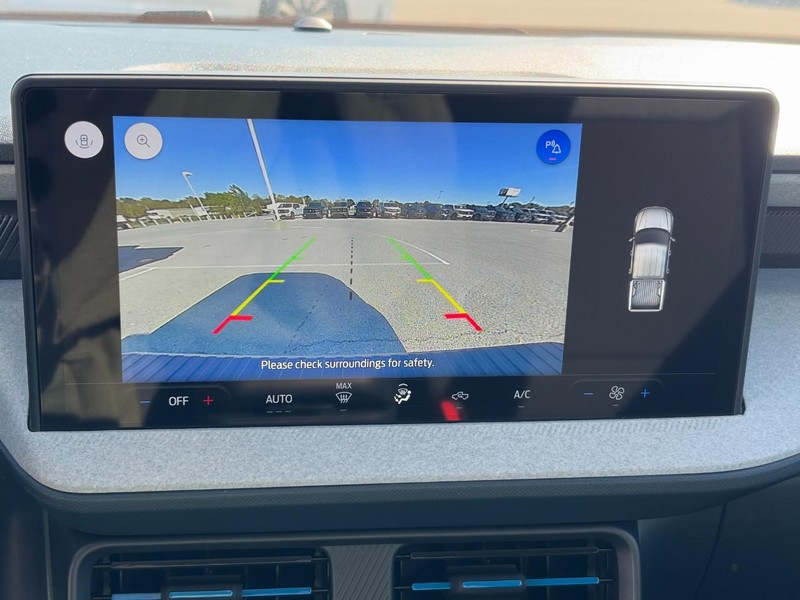 Ford Maverick Vehicle Image 16