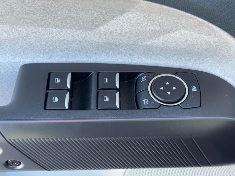 Ford Maverick Vehicle Image 18