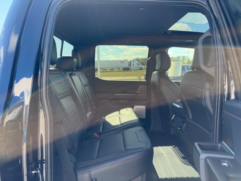 Ford F-150 Vehicle Full-screen Gallery Image 5