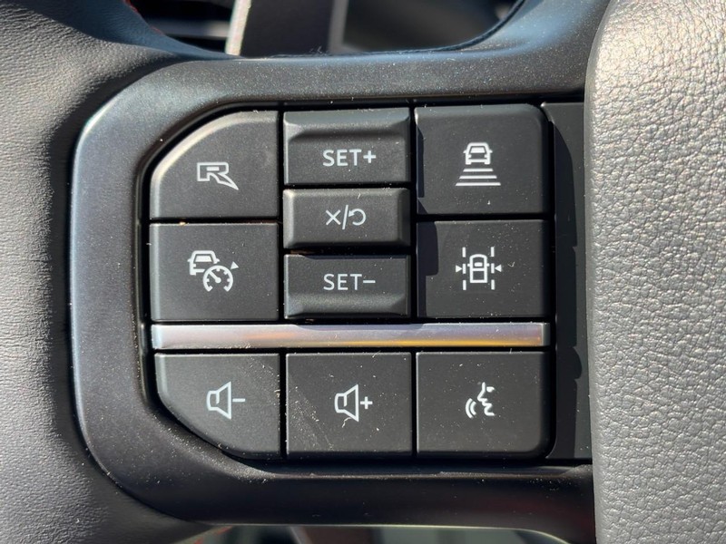 Ford F-150 Vehicle Full-screen Gallery Image 12