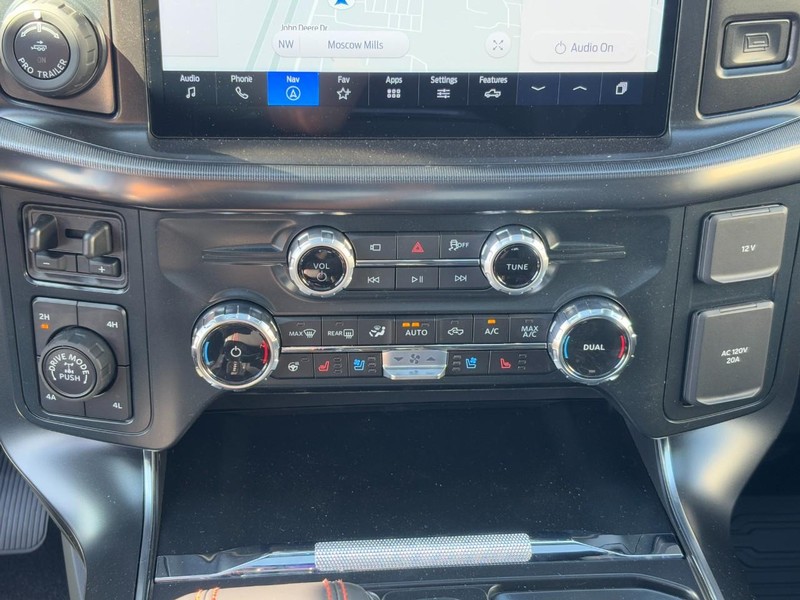 Ford F-150 Vehicle Full-screen Gallery Image 18