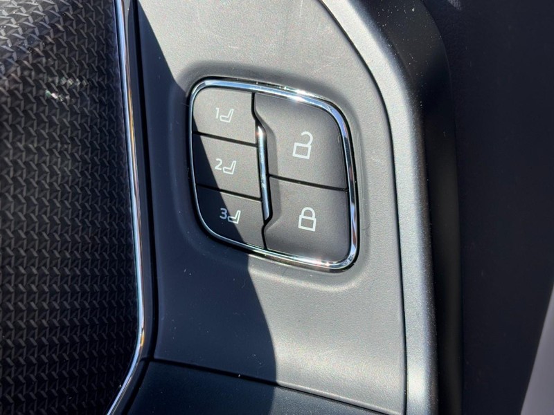 Ford F-150 Vehicle Full-screen Gallery Image 20