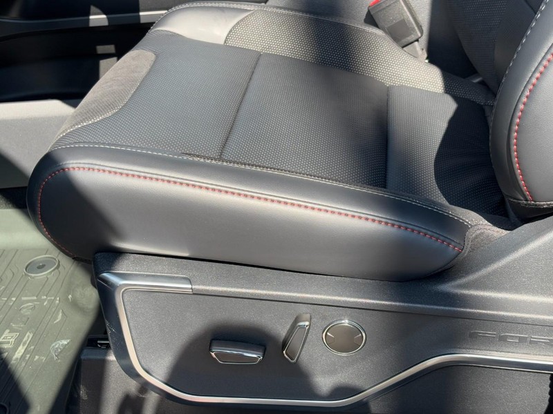 Ford F-150 Vehicle Full-screen Gallery Image 21