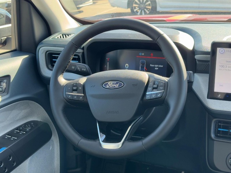 Ford Maverick Vehicle Full-screen Gallery Image 7