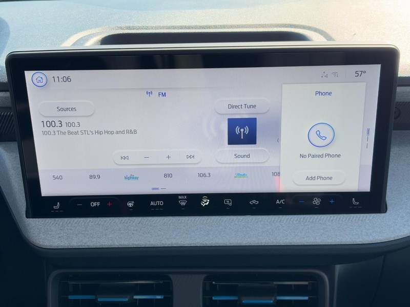 Ford Maverick Vehicle Full-screen Gallery Image 8