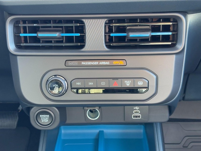 Ford Maverick Vehicle Full-screen Gallery Image 9