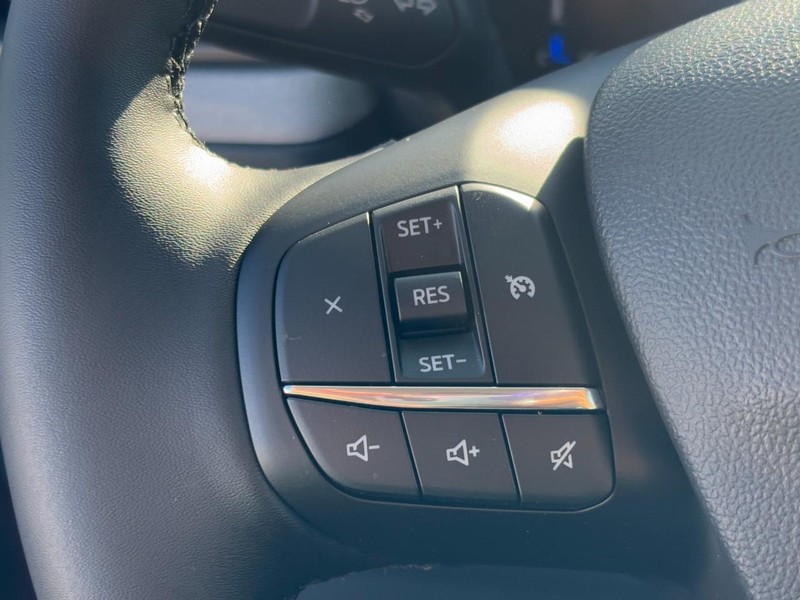 Ford Maverick Vehicle Full-screen Gallery Image 12