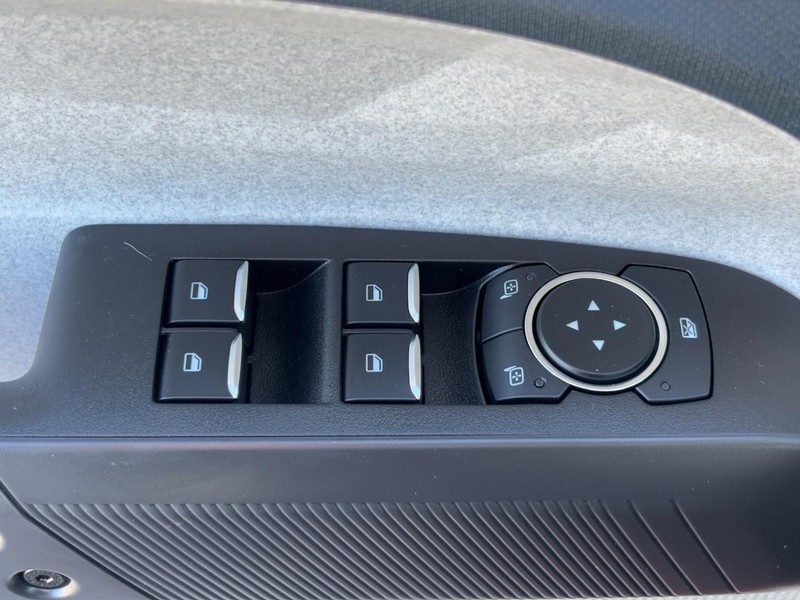 Ford Maverick Vehicle Full-screen Gallery Image 18