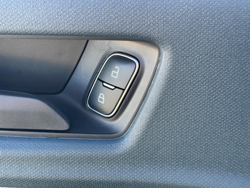 Ford Maverick Vehicle Full-screen Gallery Image 19