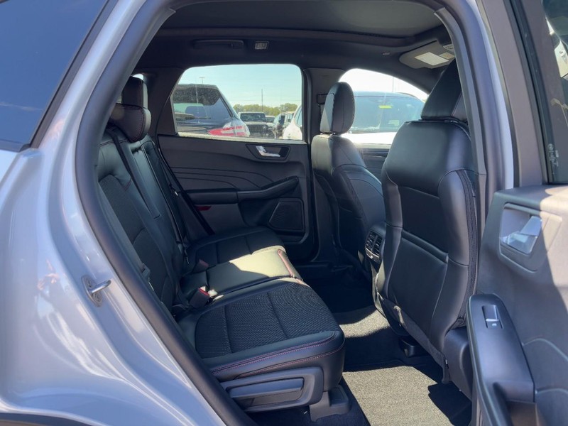 Ford Escape Vehicle Full-screen Gallery Image 5