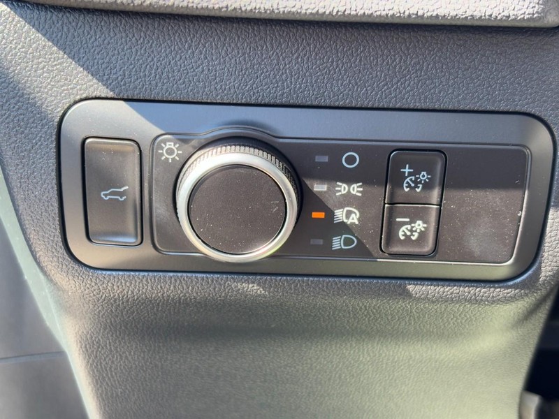 Ford Escape Vehicle Full-screen Gallery Image 11