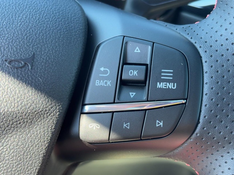 Ford Escape Vehicle Full-screen Gallery Image 13