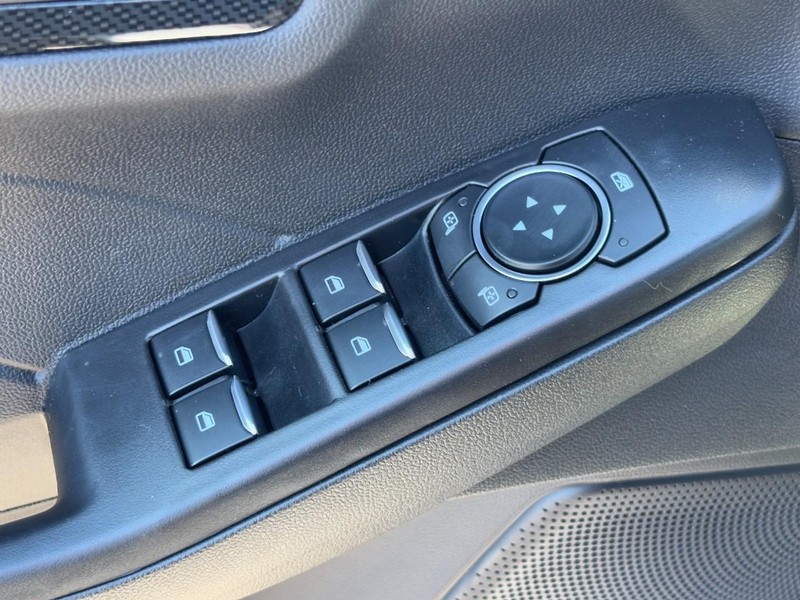 Ford Escape Vehicle Full-screen Gallery Image 19