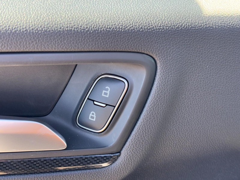 Ford Escape Vehicle Full-screen Gallery Image 20