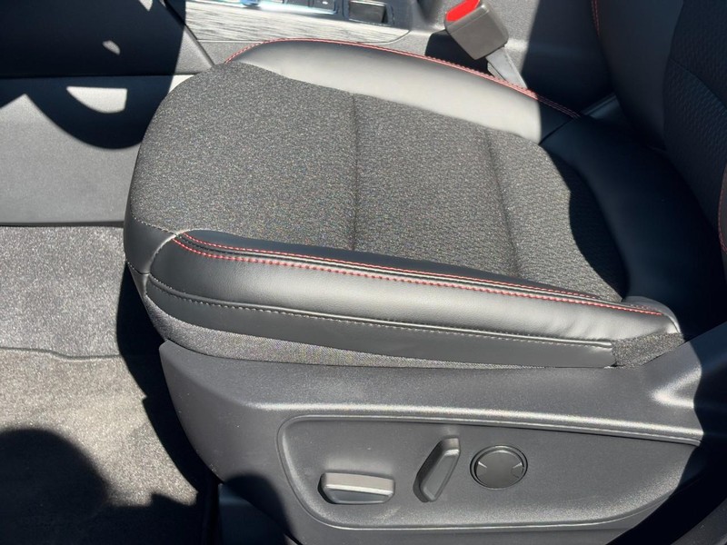 Ford Escape Vehicle Full-screen Gallery Image 21