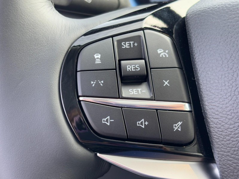 Ford Explorer Vehicle Full-screen Gallery Image 13