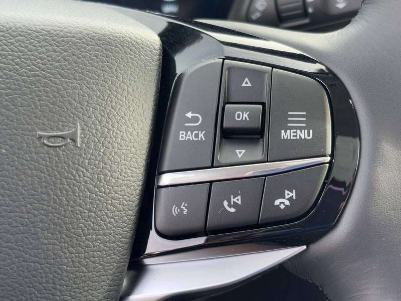 Ford Explorer Vehicle Full-screen Gallery Image 14