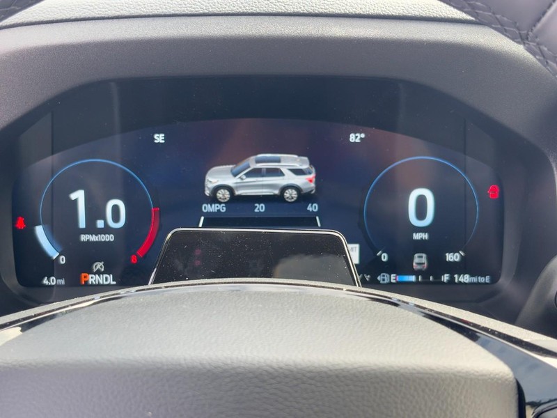 Ford Explorer Vehicle Full-screen Gallery Image 15