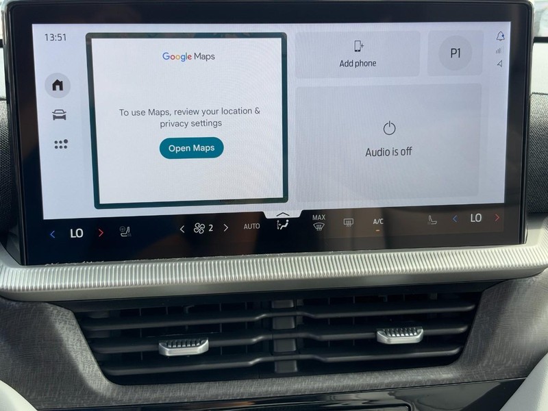 Ford Explorer Vehicle Full-screen Gallery Image 16