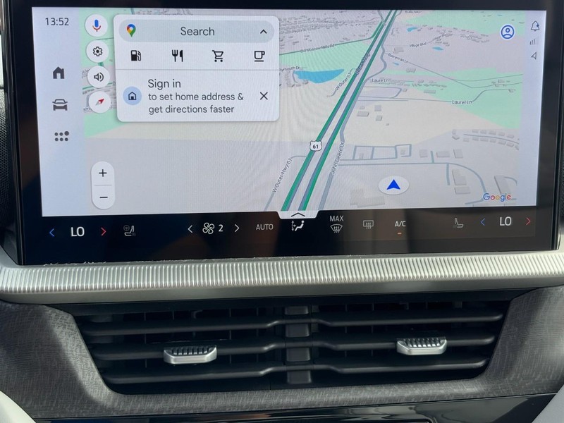 Ford Explorer Vehicle Full-screen Gallery Image 18