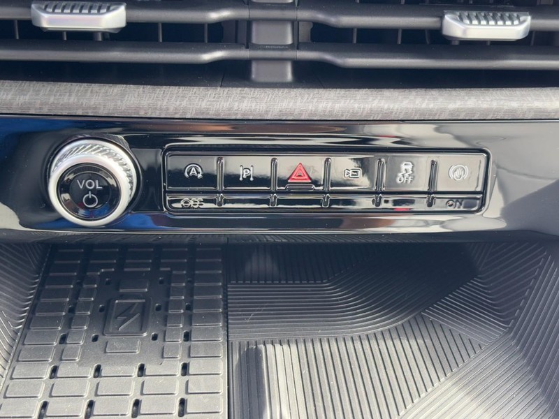 Ford Explorer Vehicle Full-screen Gallery Image 19