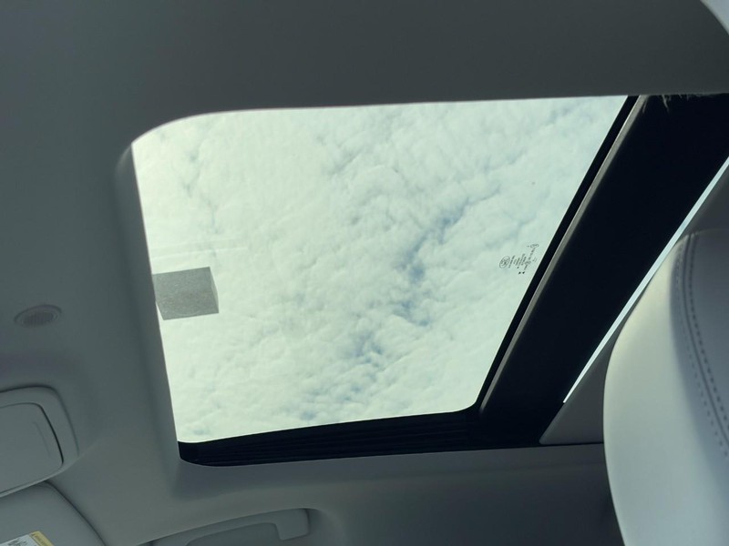 Ford Explorer Vehicle Full-screen Gallery Image 23