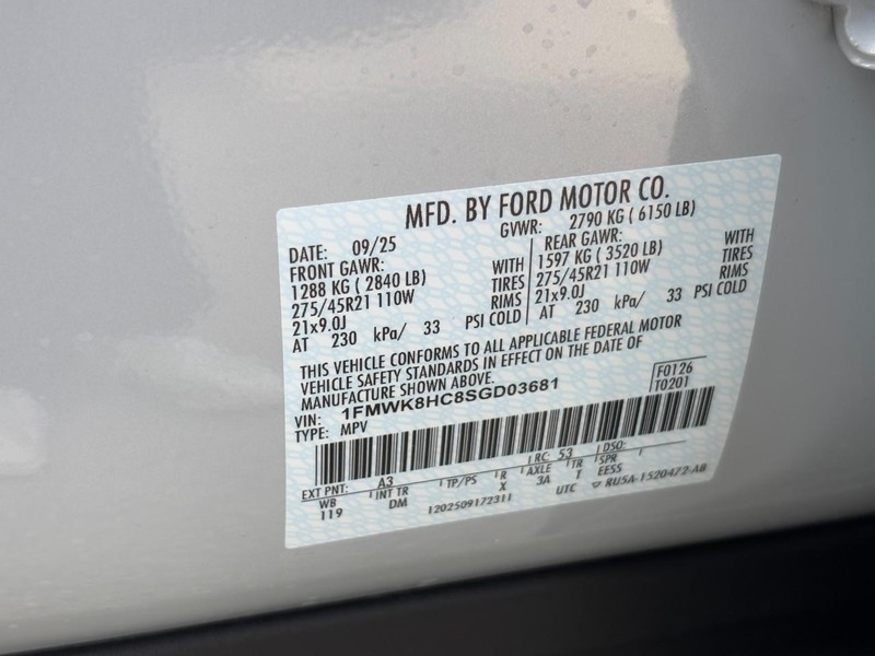 Ford Explorer Vehicle Full-screen Gallery Image 24