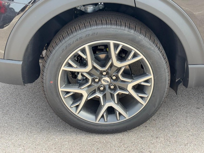 Ford Explorer Vehicle Full-screen Gallery Image 4