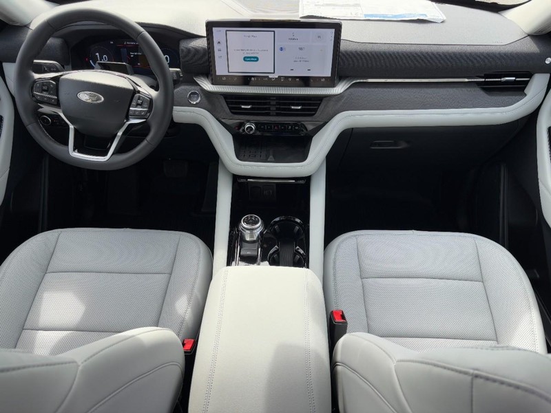 Ford Explorer Vehicle Full-screen Gallery Image 7